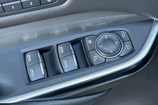 2025 Cadillac XT4 FWD Premium Luxury
