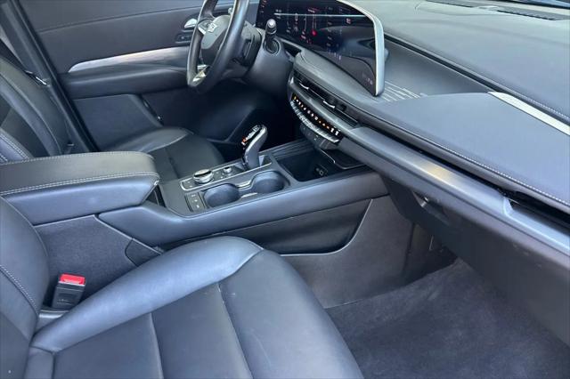 2025 Cadillac XT4 FWD Premium Luxury