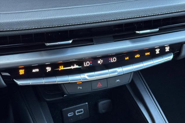 2025 Cadillac XT4 FWD Premium Luxury