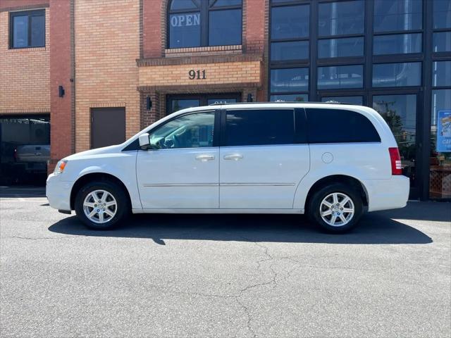 2009 Chrysler Town & Country Touring