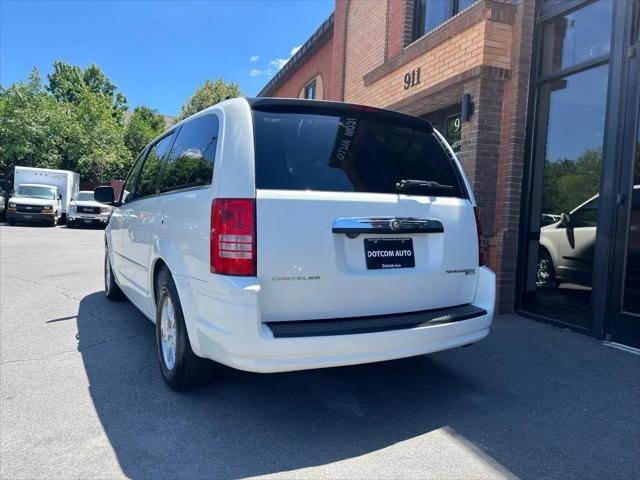 2009 Chrysler Town & Country Touring