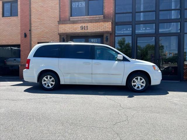 2009 Chrysler Town & Country Touring