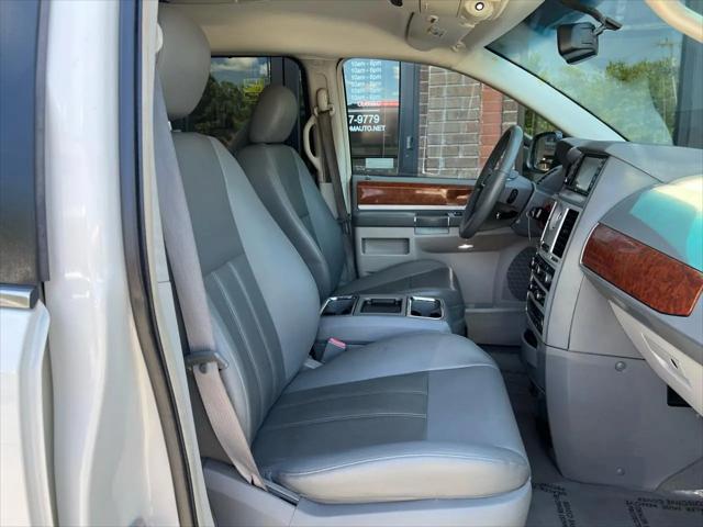 2009 Chrysler Town & Country Touring