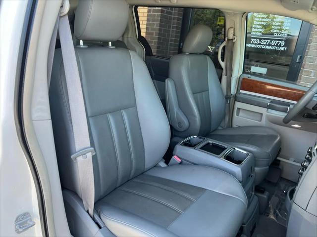 2009 Chrysler Town & Country Touring