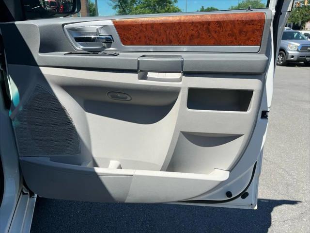 2009 Chrysler Town & Country Touring