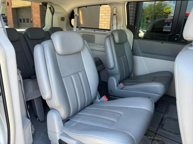 2009 Chrysler Town & Country Touring