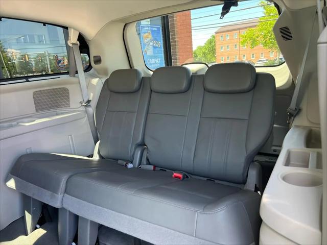 2009 Chrysler Town & Country Touring