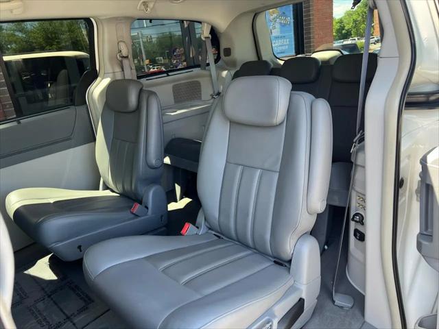 2009 Chrysler Town & Country Touring