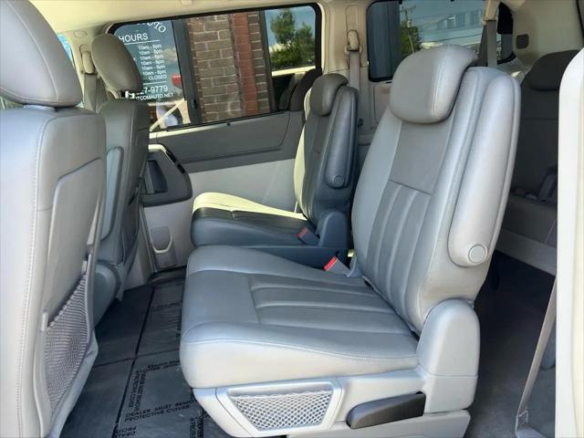 2009 Chrysler Town & Country Touring