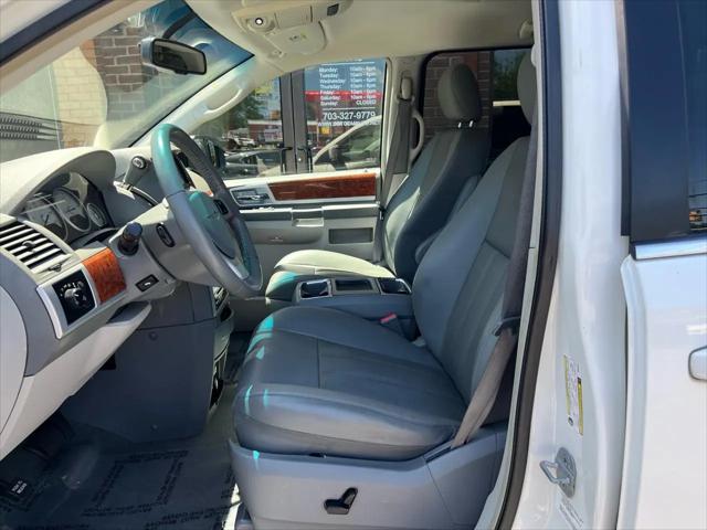 2009 Chrysler Town & Country Touring