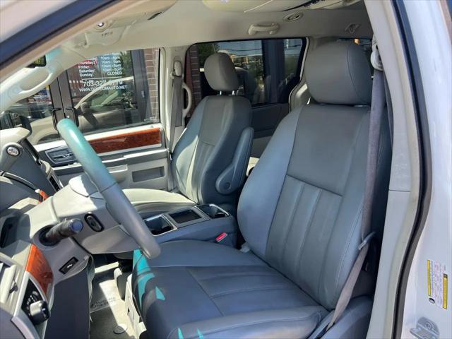 2009 Chrysler Town & Country Touring