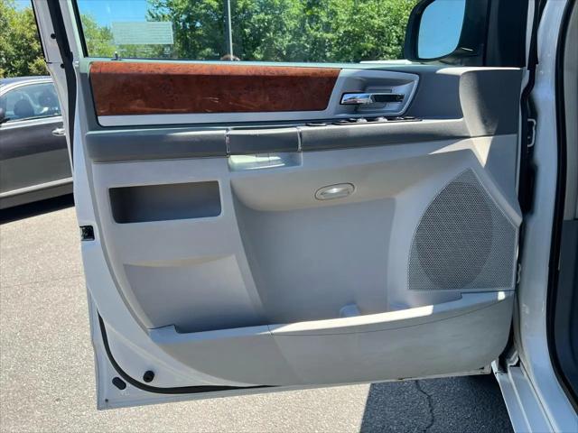 2009 Chrysler Town & Country Touring