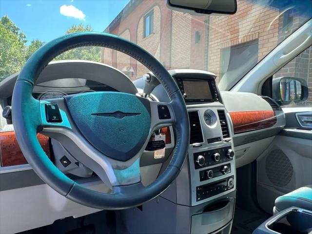 2009 Chrysler Town & Country Touring