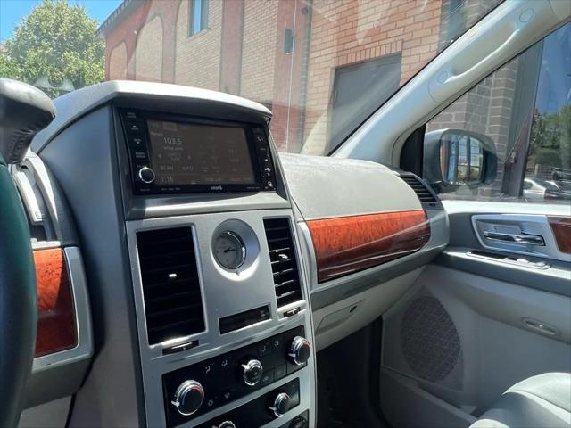 2009 Chrysler Town & Country Touring