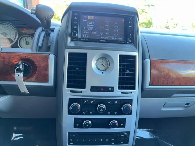 2009 Chrysler Town & Country Touring