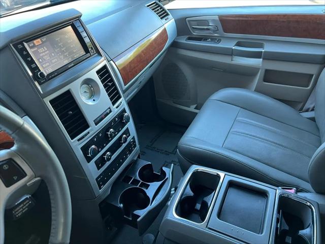 2009 Chrysler Town & Country Touring