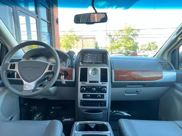 2009 Chrysler Town & Country Touring