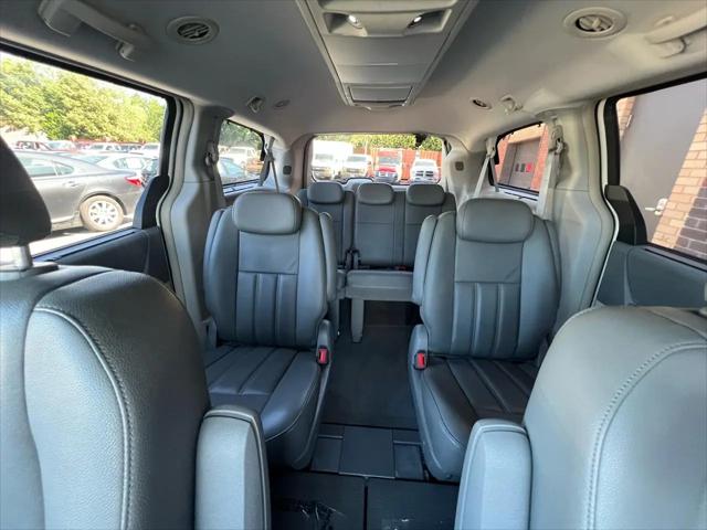 2009 Chrysler Town & Country Touring
