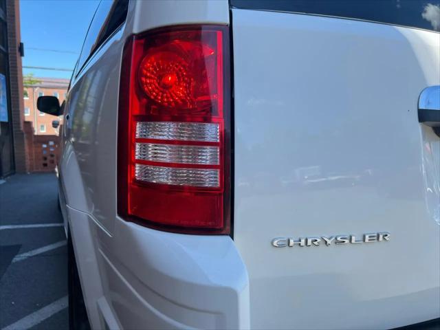 2009 Chrysler Town & Country Touring