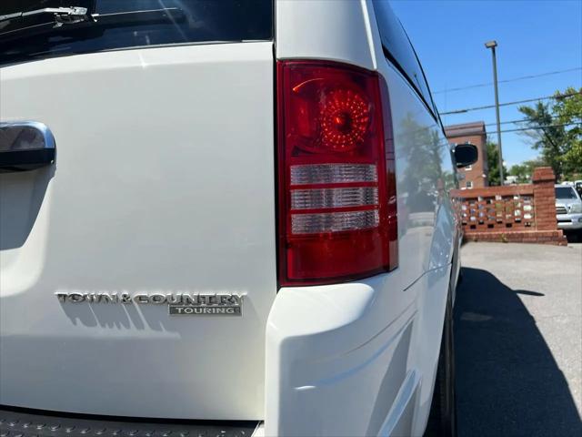 2009 Chrysler Town & Country Touring