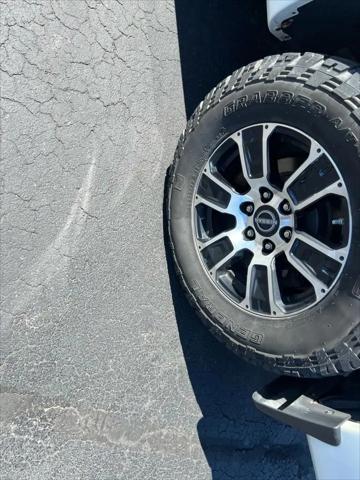 2023 Nissan Titan Crew Cab SV 4x4