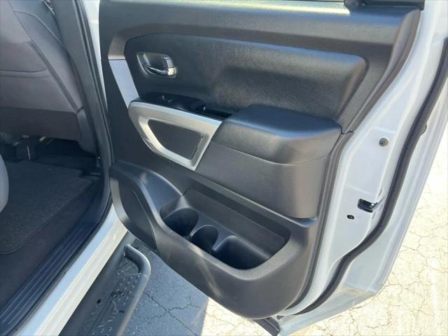 2023 Nissan Titan Crew Cab SV 4x4