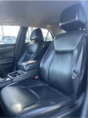 2016 Chrysler 300 Limited