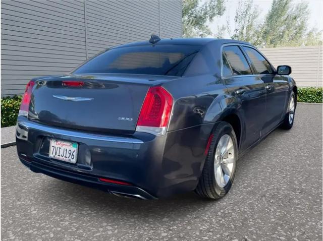 2016 Chrysler 300 Limited