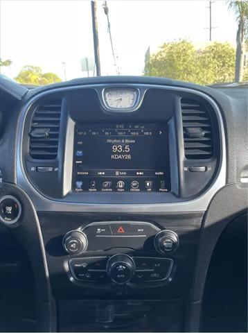 2016 Chrysler 300 Limited