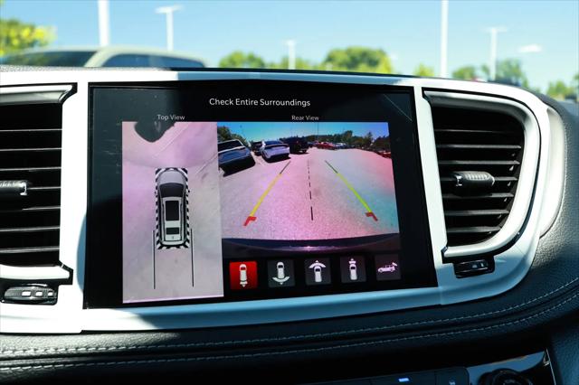 2027 Chrysler Pacifica Select