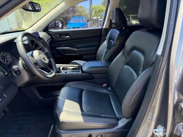 2022 Nissan Pathfinder SL 2WD