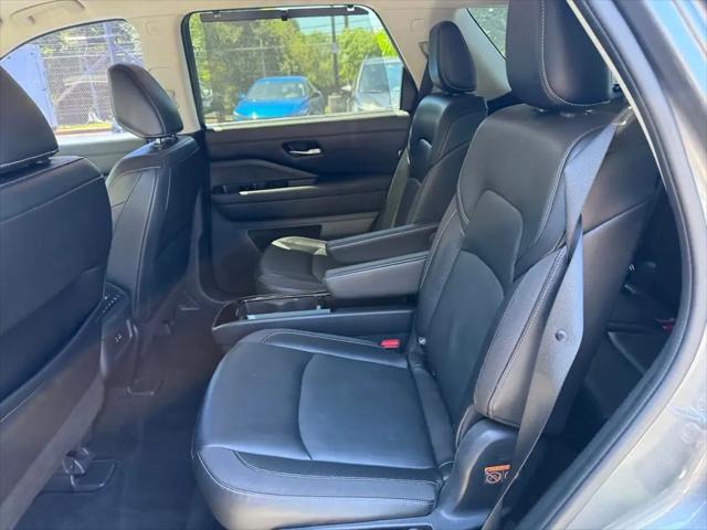 2022 Nissan Pathfinder SL 2WD