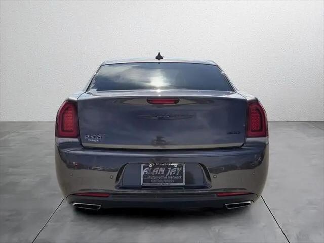 2023 Chrysler 300 Touring L