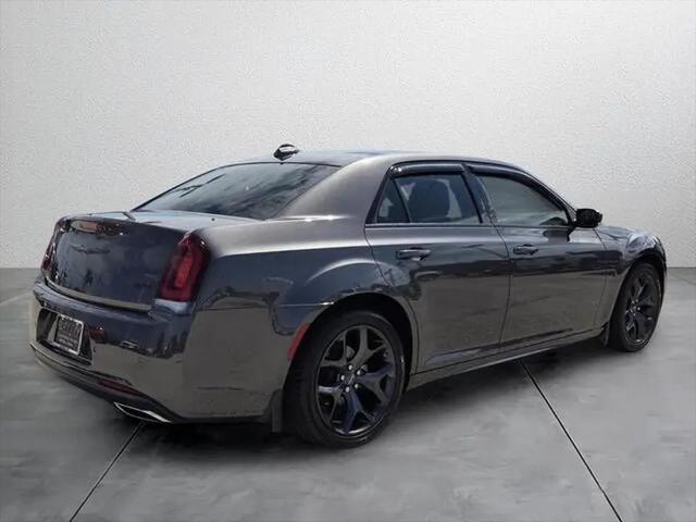 2023 Chrysler 300 Touring L