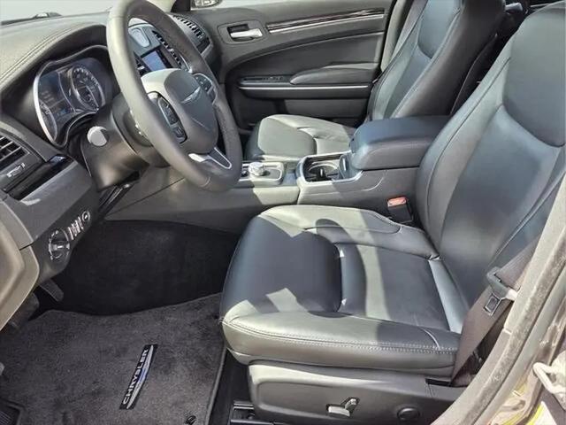 2023 Chrysler 300 Touring L