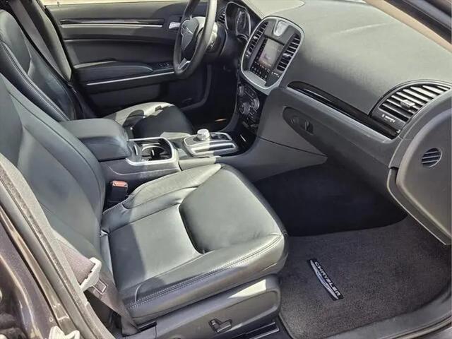 2023 Chrysler 300 Touring L