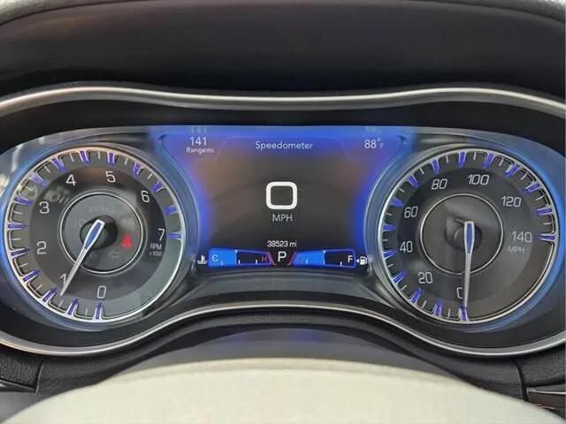 2023 Chrysler 300 Touring L