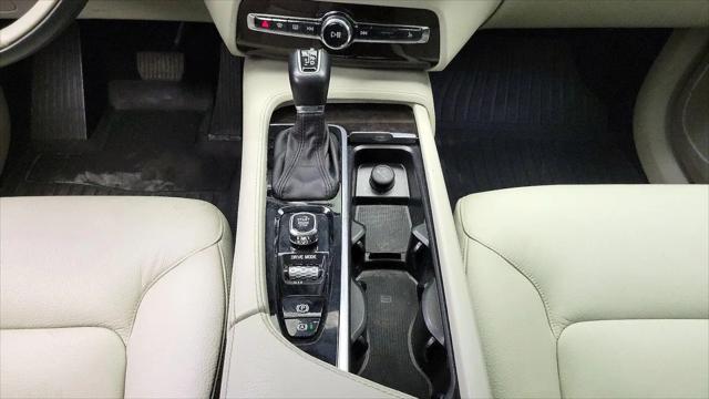 2019 Volvo XC90 T6 Momentum