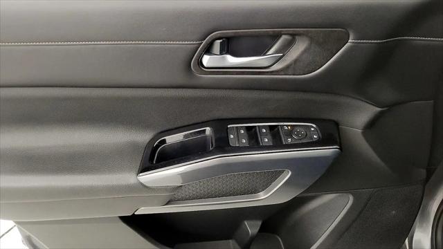 2022 Nissan Pathfinder SL 4WD