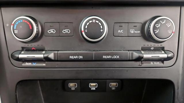2024 Kia Carnival MPV LX Seat Package