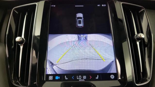 2024 Volvo XC60 B5 Core Dark Theme