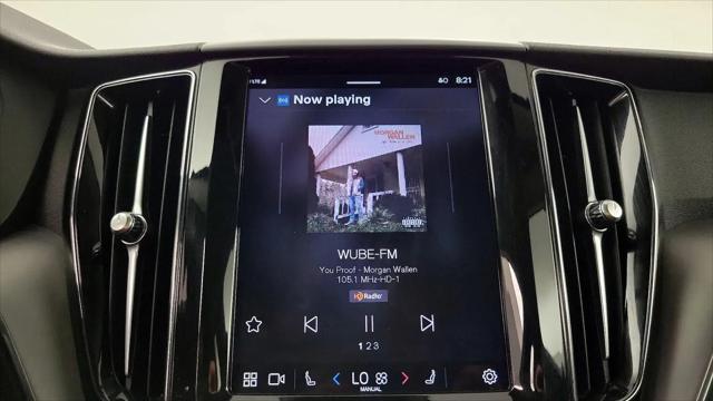 2024 Volvo XC60 B5 Core Dark Theme