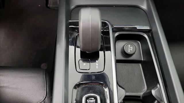 2024 Volvo XC60 B5 Core Dark Theme