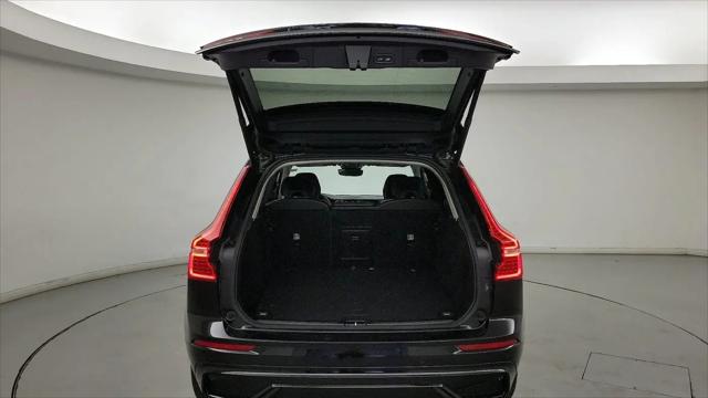 2024 Volvo XC60 B5 Core Dark Theme