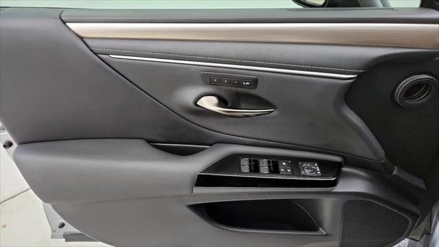 2023 Lexus ES 350 F SPORT Handling