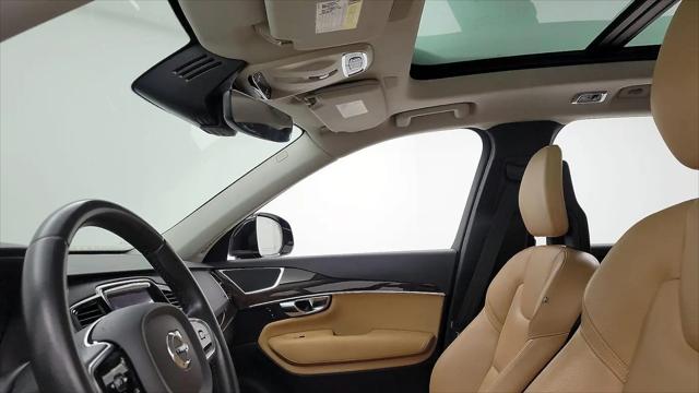 2016 Volvo XC90 T6 Momentum