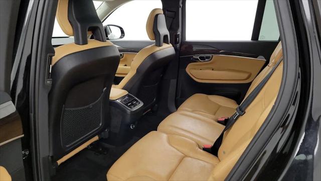 2016 Volvo XC90 T6 Momentum