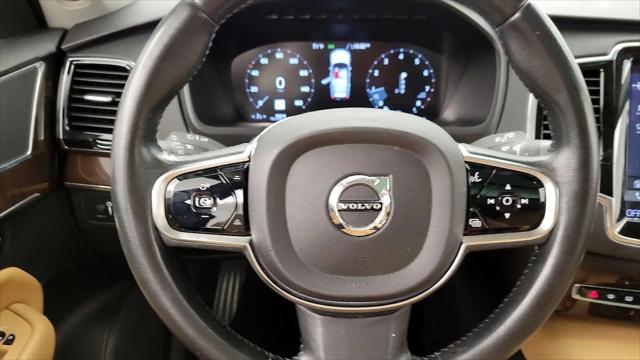 2016 Volvo XC90 T6 Momentum