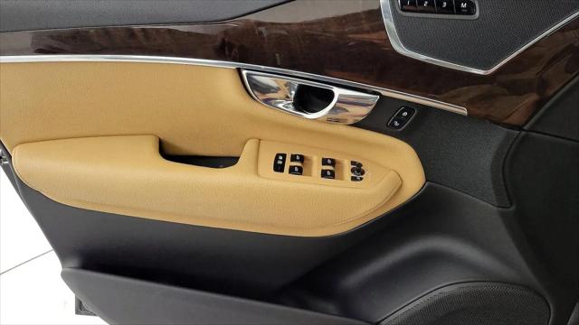 2016 Volvo XC90 T6 Momentum