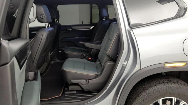 2025 GMC Acadia AWD AT4